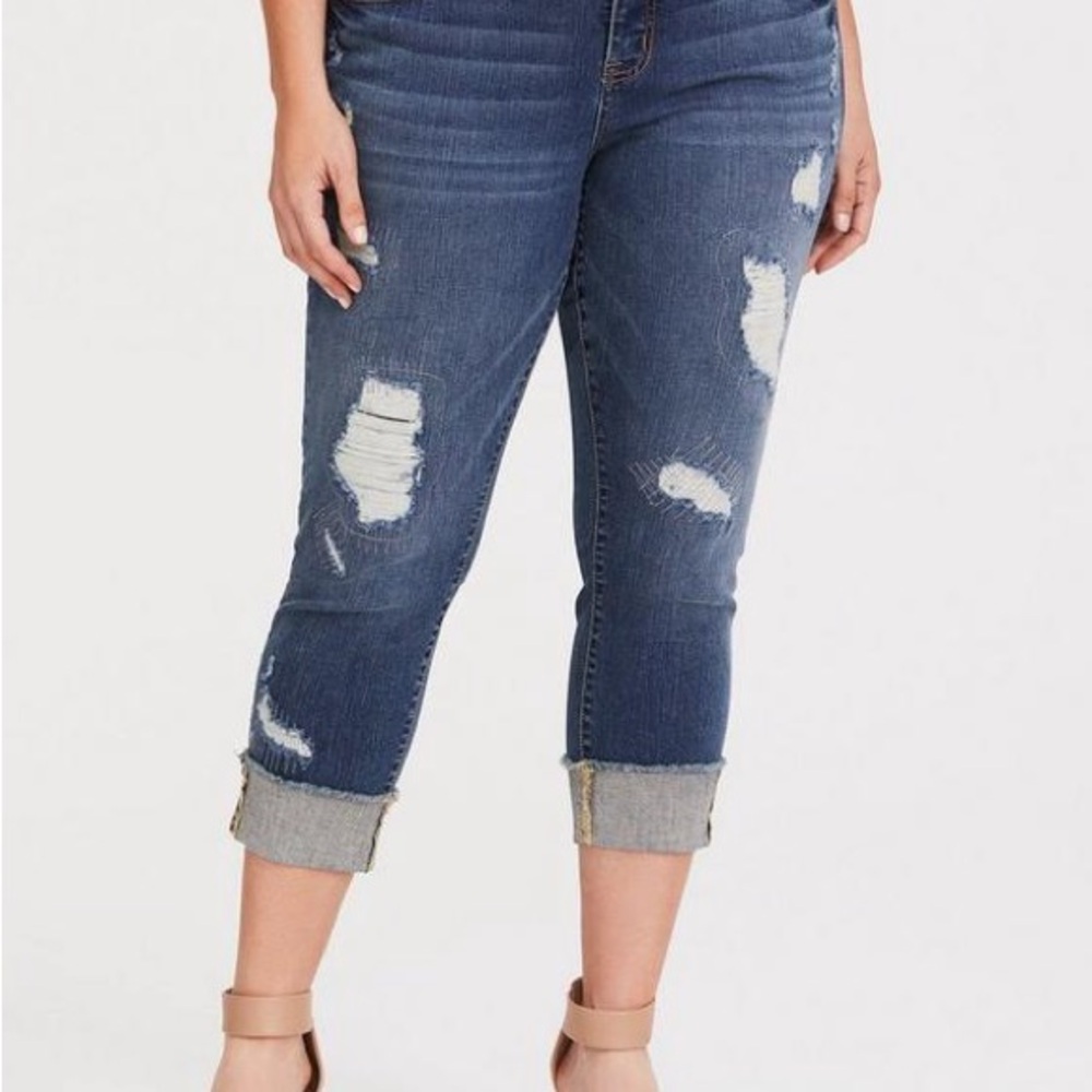 EUC Torrid Crop Boyfriend Jeans